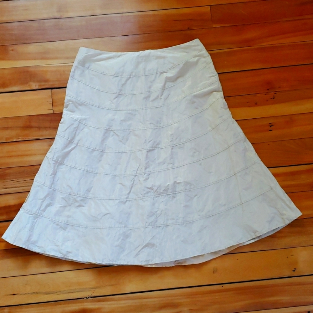 Skirt with zipper back
